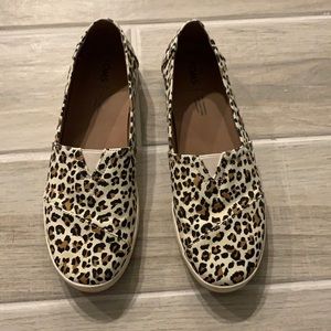 Tom’s leopard sneakers